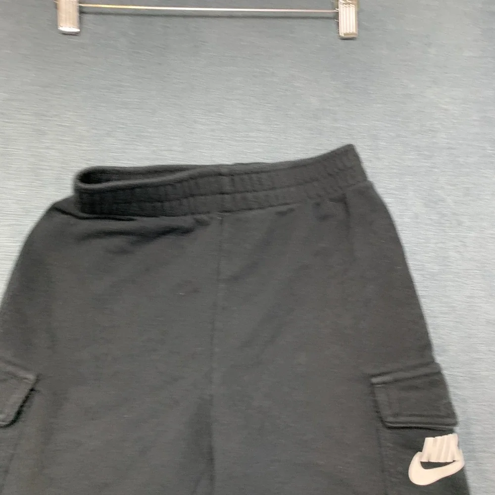 Nike Sweat Shorts Boys Large Black Swoosh Logo Fleece Lined Utility Pockets